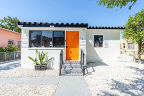 Welcome to Casa Amigos Private Home with Yard, West Miami